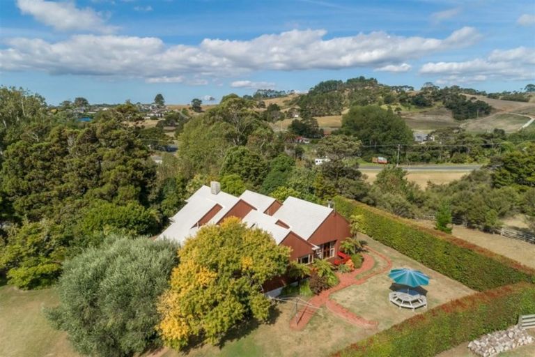 Photo of property in 62 Muriwai Road, Waimauku, 0812