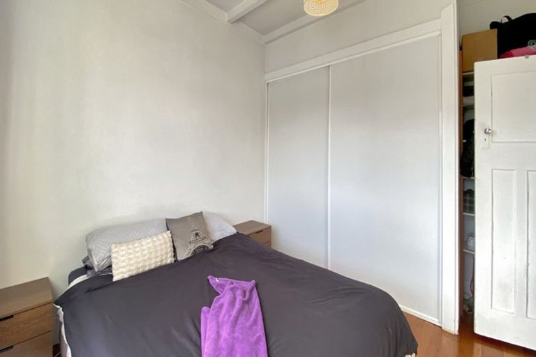Photo of property in 4 Bowers Road, Glen Eden, Auckland, 0602