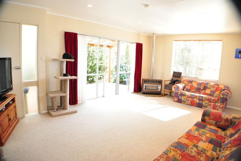 Photo of property in 129 Apollo Parade, Milson, Palmerston North, 4414