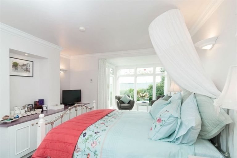 Photo of property in 85 Dyers Pass Road, Cashmere, Christchurch, 8022