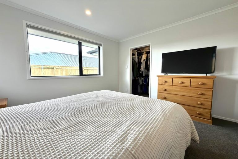 Photo of property in 7 Matata Road, Kenepuru, 5022