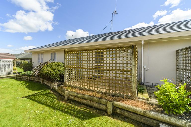 Photo of property in 3 Royal Fern, Kelvin Grove, Palmerston North, 4414