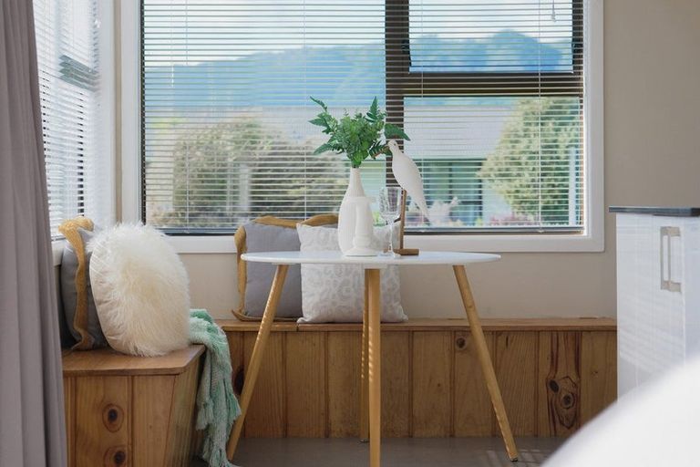 Photo of property in 26 Reeves Street, Waikanae Beach, Waikanae, 5036