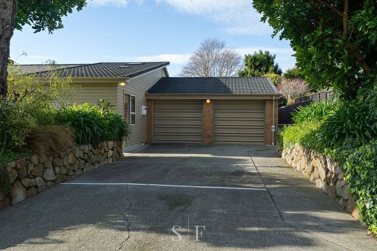 Photo of property in 15 Fleetwood Grove, Waikanae, 5036