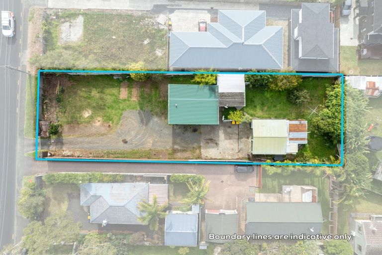 Photo of property in 21 Don Buck Road, Massey, Auckland, 0614