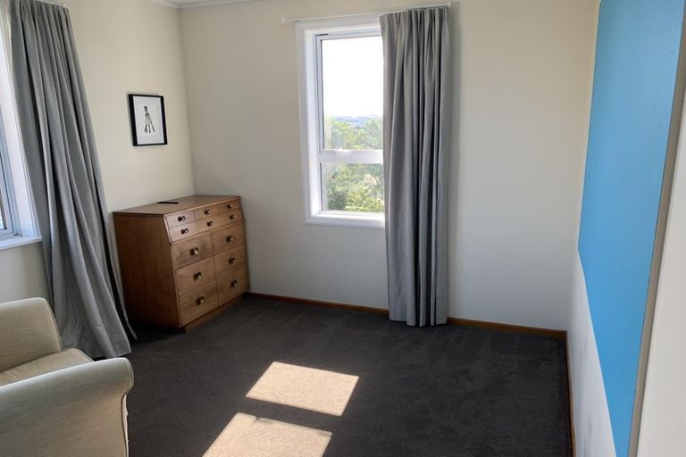 Photo of property in 26 Lyndfield Lane, Newlands, Wellington, 6037