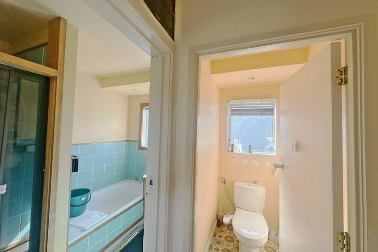 Photo of property in 4/70 West Coast Road, Glen Eden, Auckland, 0602