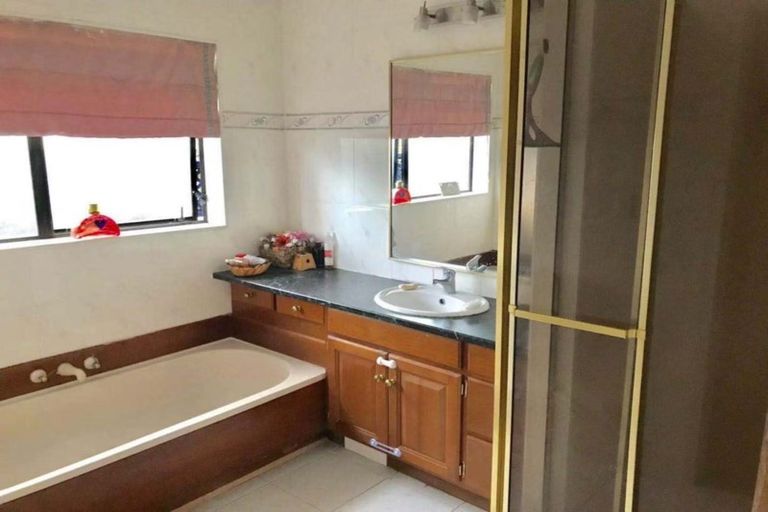 Photo of property in 7 Kallaroo Place, Botany Downs, Auckland, 2010