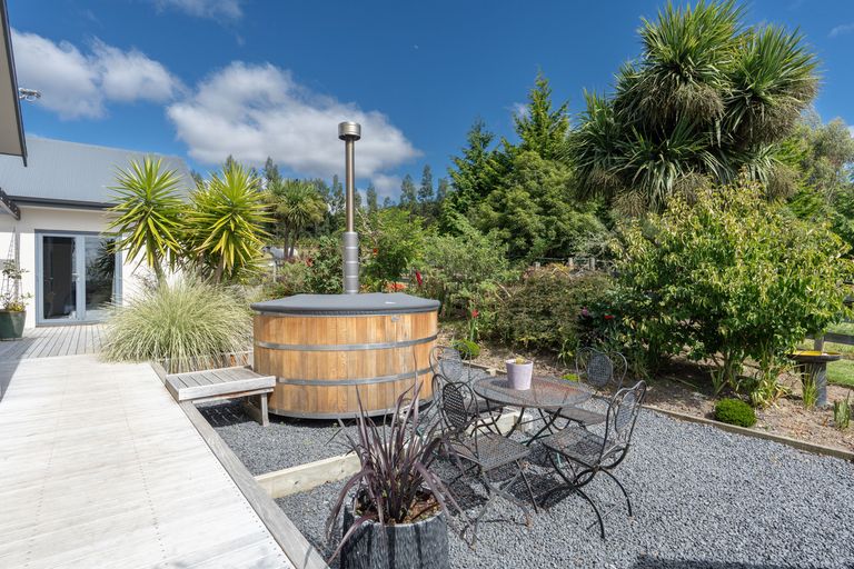 Photo of property in 138 Mckendry Road, Woodside, Outram, 9074