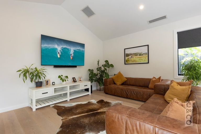 Photo of property in 1 Len Ireland Drive, Kumeu, 0810