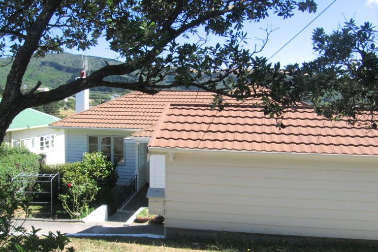 Photo of property in 16 West Road, Northland, Wellington, 6012