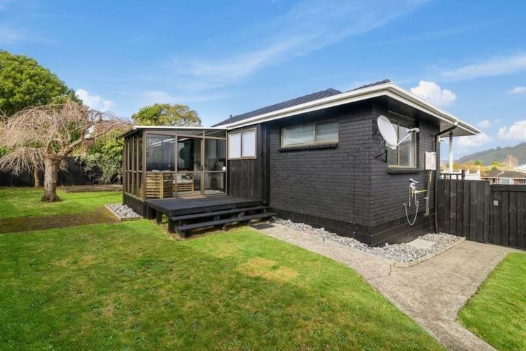 Photo of property in 8 Leo Place, Kawaha Point, Rotorua, 3010