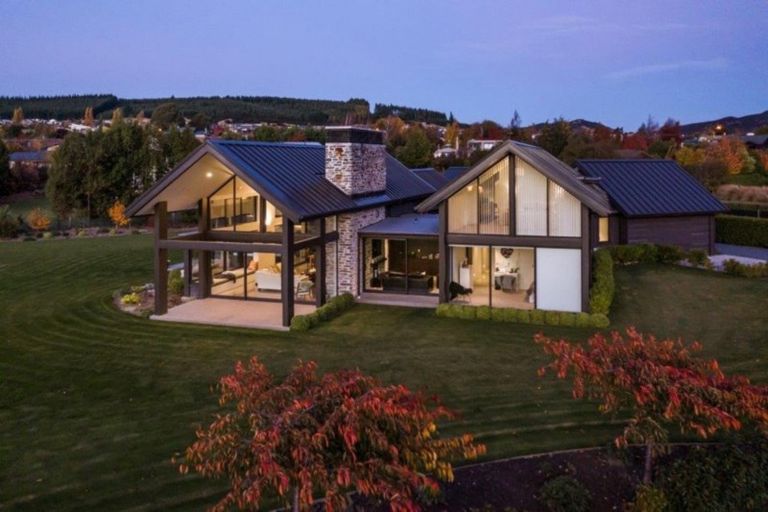 Photo of property in 14 Waimana Place, Wanaka, 9305