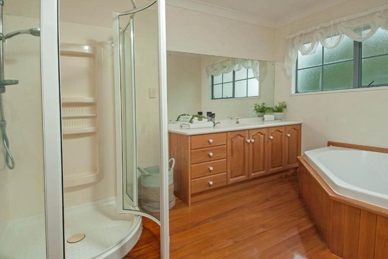 Photo of property in 23 Manor Park, Sunnyhills, Auckland, 2010