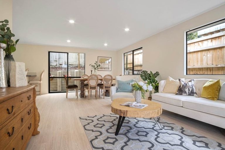 Photo of property in 1/17 Bond Crescent, Forrest Hill, Auckland, 0620