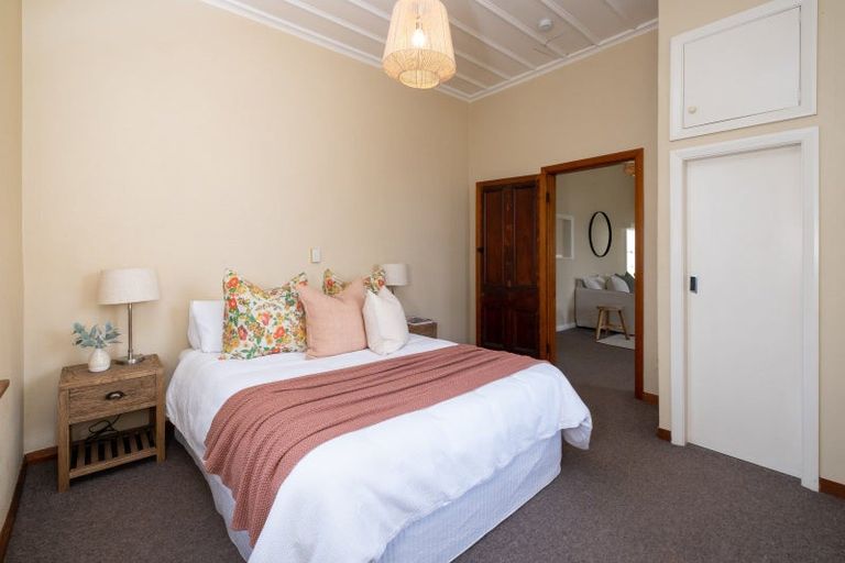 Photo of property in 37 Napier Terrace, Hospital Hill, Napier, 4110