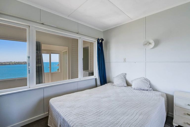 Photo of property in 89 Tiri Road, Tindalls Beach, Whangaparaoa, 0930