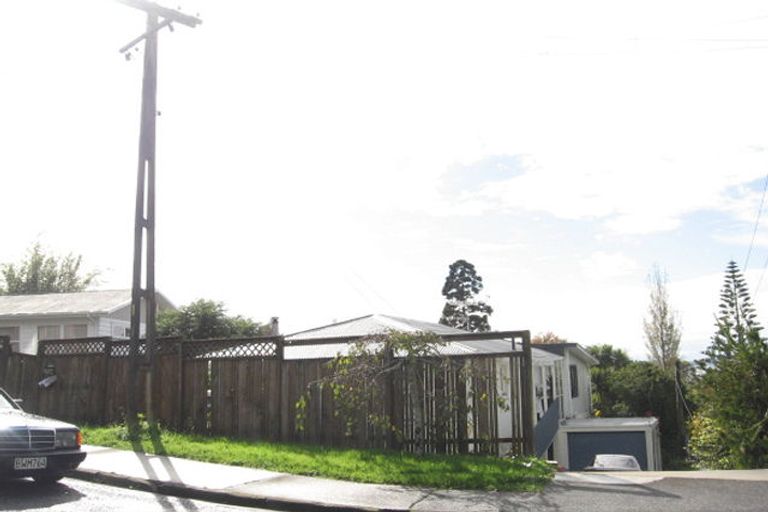 Photo of property in 36 Colmar Road, Mellons Bay, Auckland, 2014