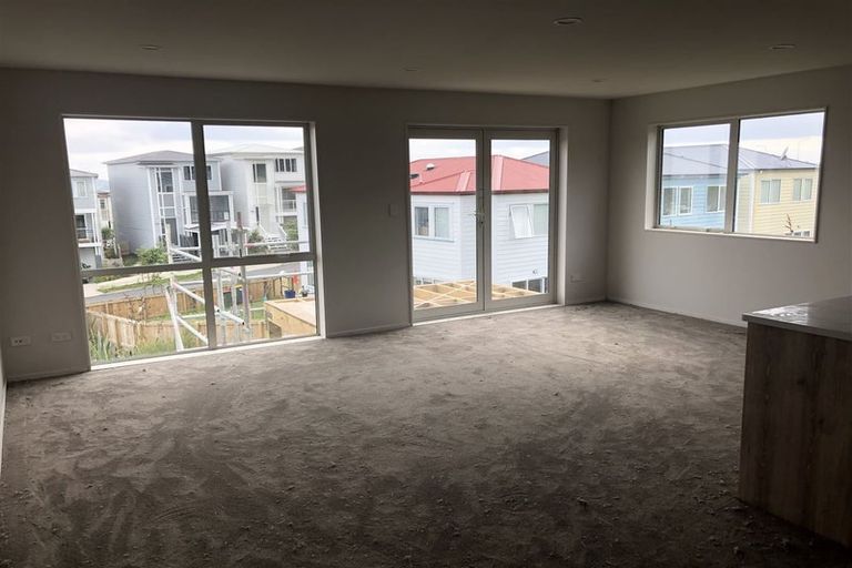 Photo of property in 8 Puhakehake Place, Flat Bush, Auckland, 2019