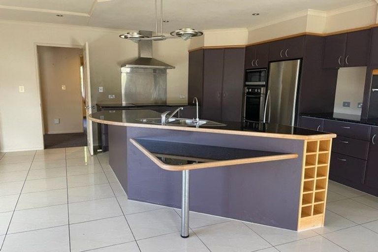 Photo of property in 8 Frank Knight Place, Waiuku, 2123