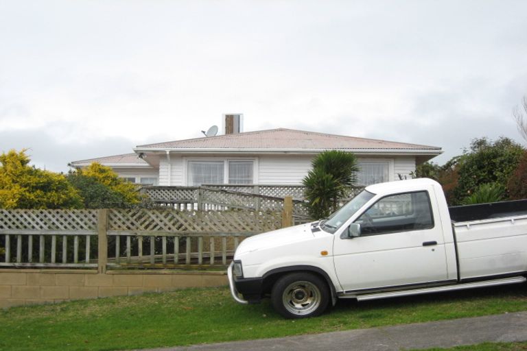 Photo of property in 16 Mckellar Street, Oakura, 4314