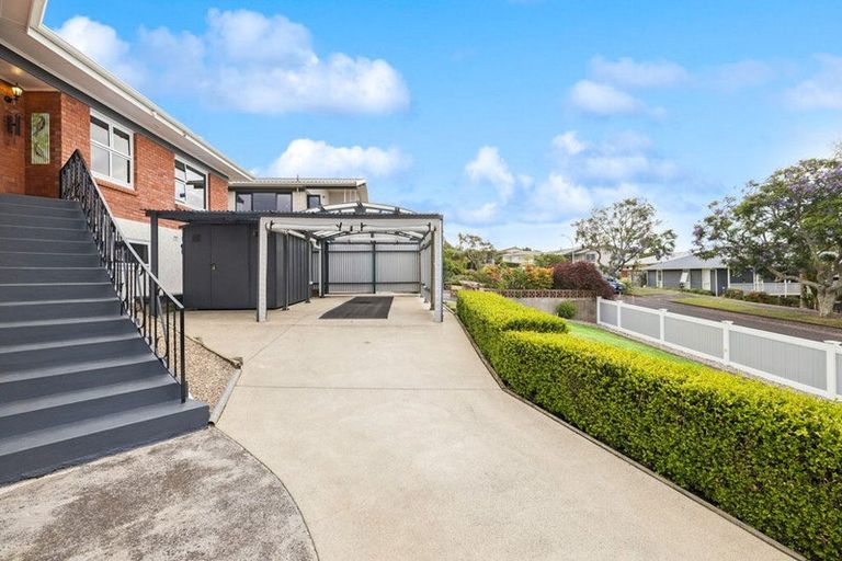 Photo of property in 4 Hamlet Place, Pukekohe, 2120