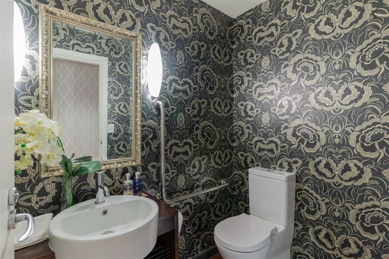 Photo of property in 141 Hackthorne Road, Cashmere, Christchurch, 8022