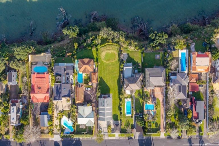 Photo of property in 9 Norwood Road, Bayswater, Auckland, 0622
