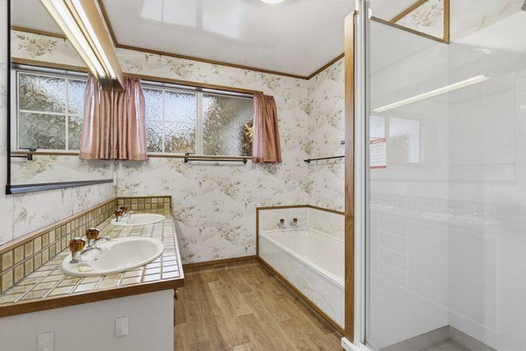 Photo of property in 6 Dominica Crescent, Grenada Village, Wellington, 6037
