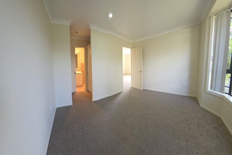 Photo of property in 14 Parkcrest Drive, Henderson, Auckland, 0612