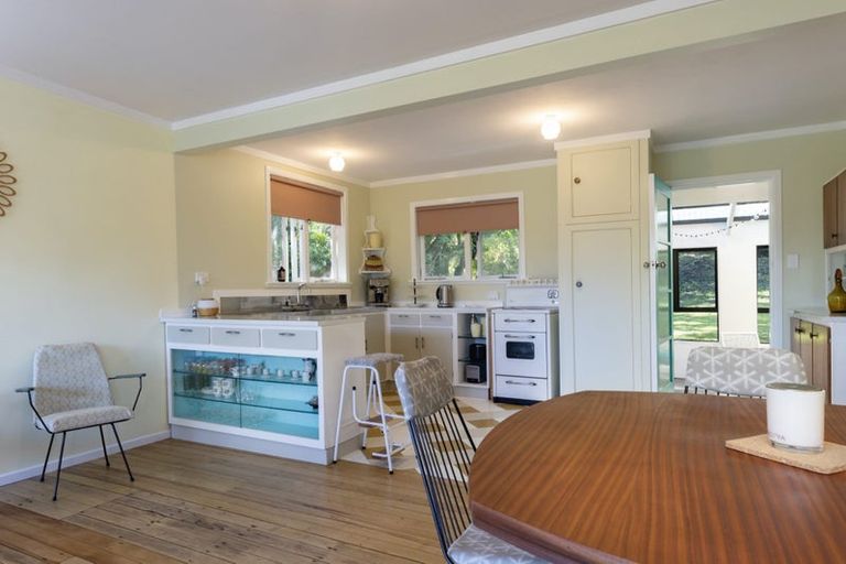 Photo of property in 49 North Piha Road, Piha, New Lynn, 0772