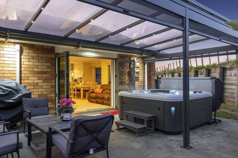 Photo of property in 8 Mynah Place, Welcome Bay, Tauranga, 3112