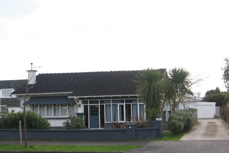 Photo of property in 15a Limbrick Street, Terrace End, Palmerston North, 4410
