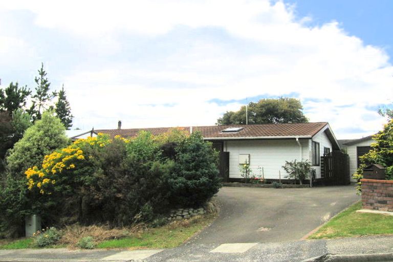 Photo of property in 1 Dunleith Grove, Silverstream, Upper Hutt, 5019