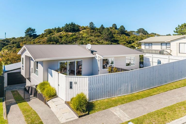 Photo of property in 11 Parkinson Close, Whitby, Porirua, 5024