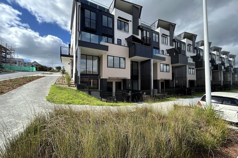 Photo of property in 13/18 Karengo Street, Long Bay, Auckland, 0630