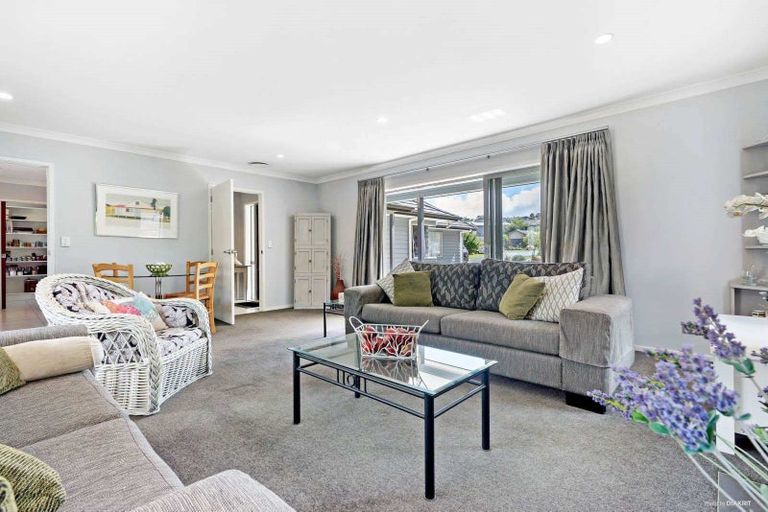 Photo of property in 7 Jomard Terrace, Northcross, Auckland, 0632