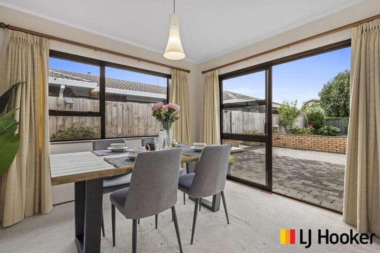 Photo of property in 12 Carlinka Place, Conifer Grove, Takanini, 2112