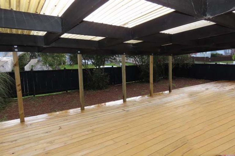 Photo of property in 3 Blue Way, Glendene, Auckland, 0602