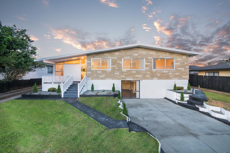 Photo of property in 336 Roscommon Road, Clendon Park, Auckland, 2103