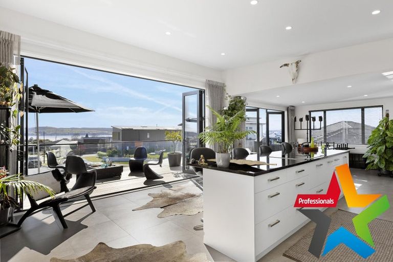 Photo of property in 10 Tuhua Close, Wharewaka, Taupo, 3330