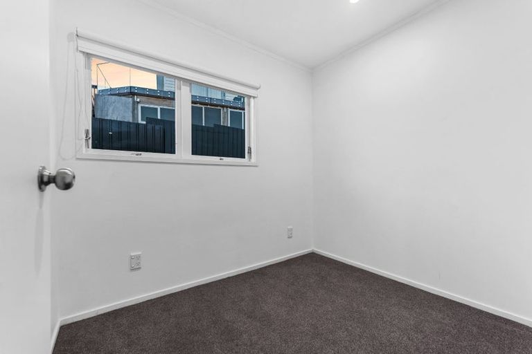 Photo of property in 2/44 Waimumu Road, Massey, Auckland, 0614