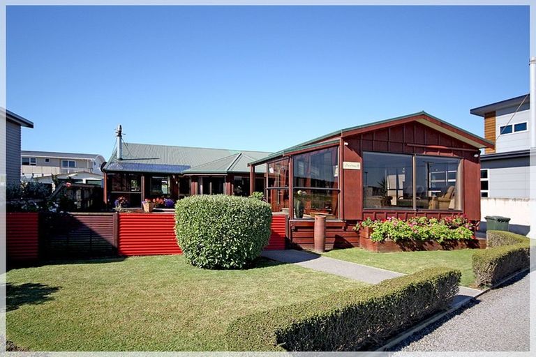 Photo of property in 35 Hartley Street, Foxton Beach, Foxton, 4815