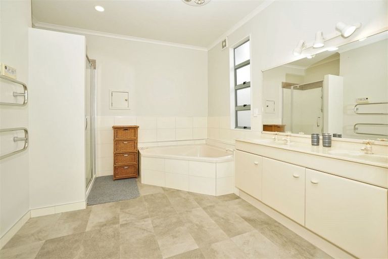 Photo of property in 11 Strata View, Western Heights, Hamilton, 3200
