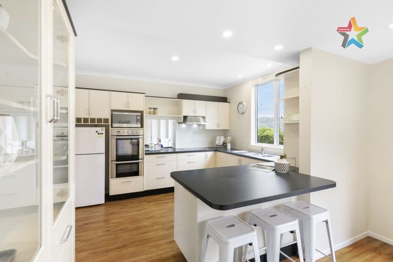 Photo of property in 32a Woodvale Grove, Fairfield, Lower Hutt, 5011