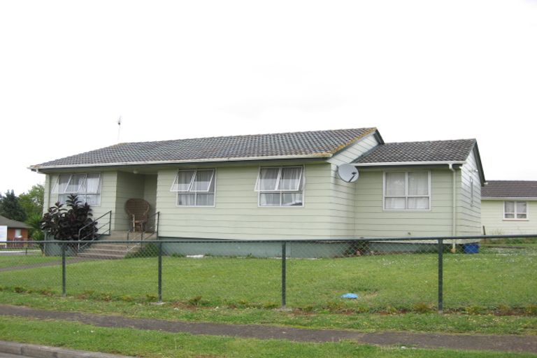 Photo of property in 2 Arnhem Place, Pukekohe, 2120