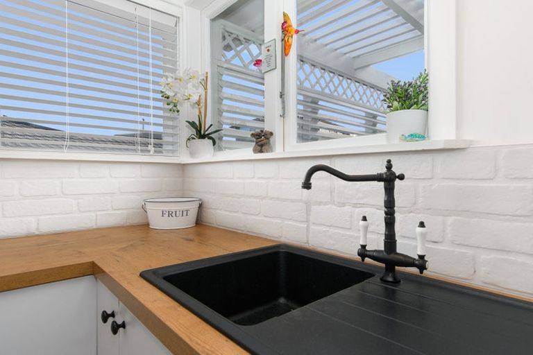 Photo of property in 21a Crescent Road, Otumoetai, Tauranga, 3110