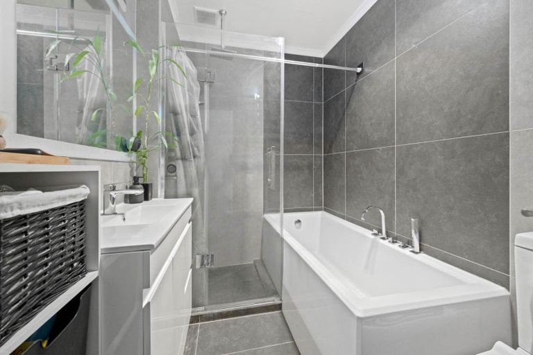 Photo of property in Tuscany Towers, 47/1 Ambrico Place, New Lynn, Auckland, 0600