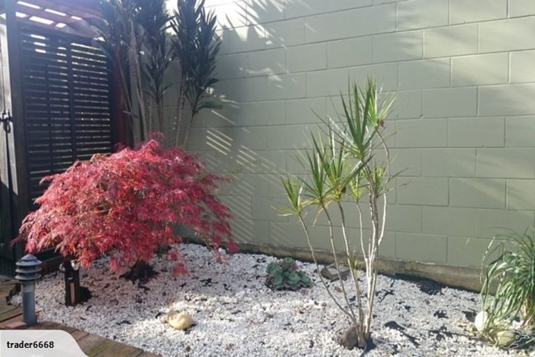 Photo of property in 2/86 Weatherly Road, Torbay, Auckland, 0630