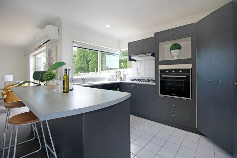 Photo of property in 1/171 Botany Road, Botany Downs, Auckland, 2010